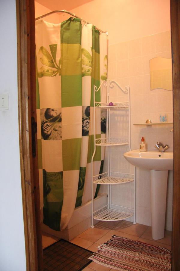 Chambre D'Hote "Chez Antoinette Et Charles" Santo-Pietro-di-Venaco Номер фото